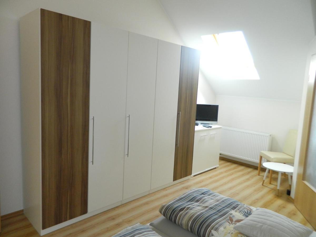 Gaestehaus Borniger Gau-Weinheim 외부 사진
